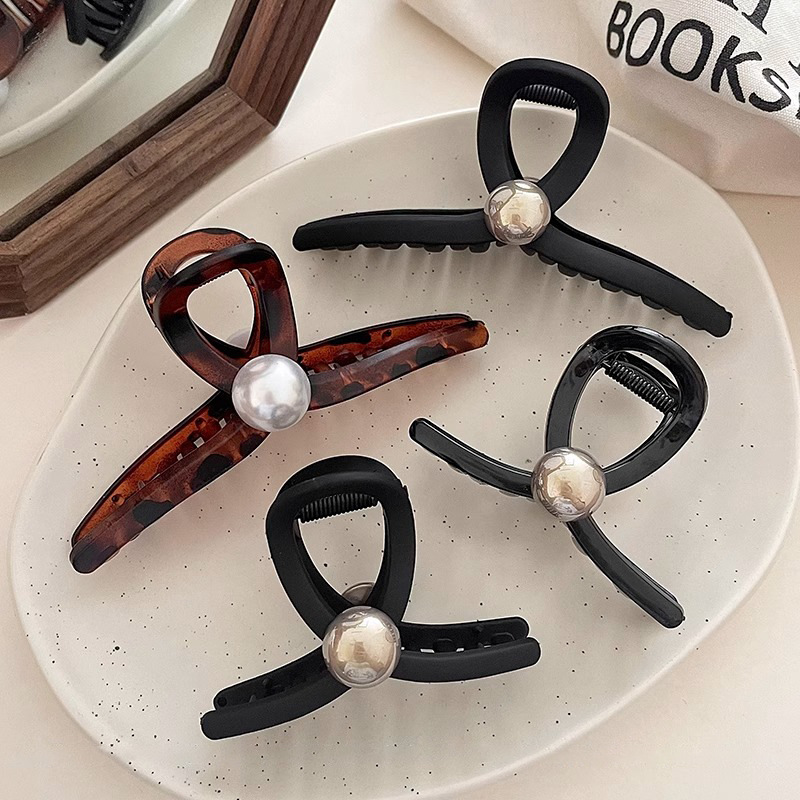 黑色气质珍珠抓夹女2024新款发夹后脑勺大号鲨鱼夹发卡夹子头饰