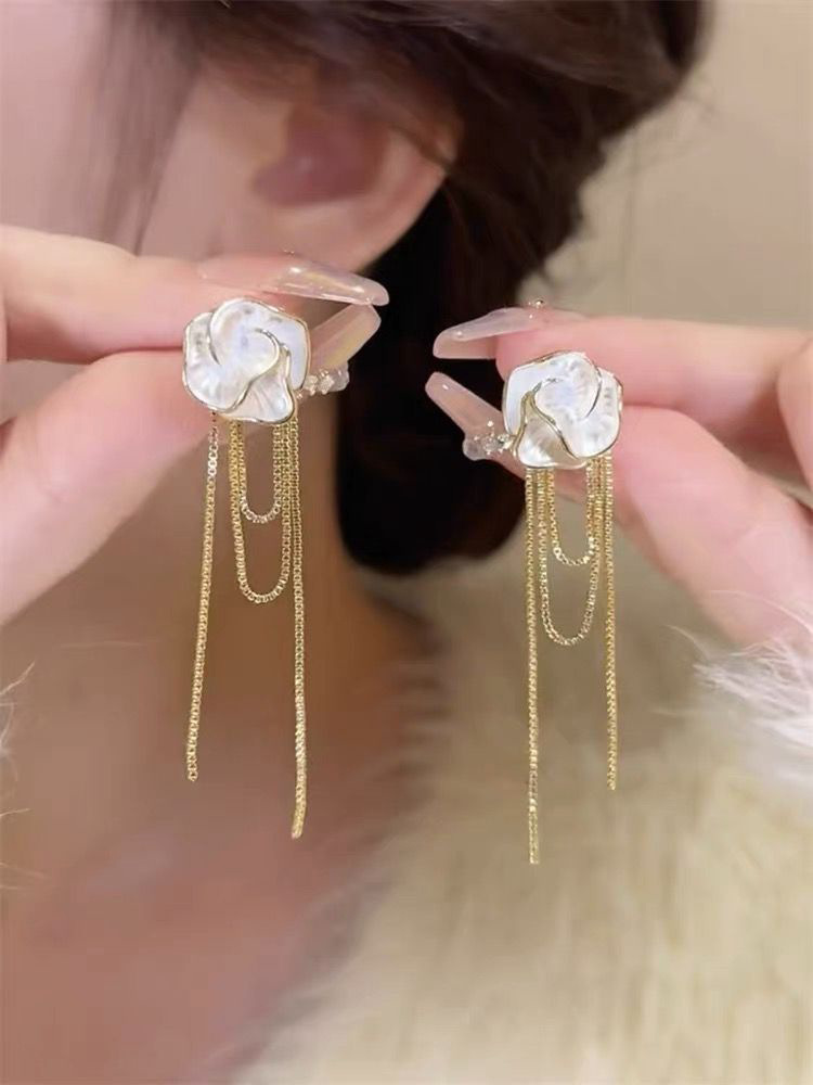 Silver Needle French Retro Flower Tassel Earrings Fashion Ear Studs Sweet All-Matching High-Grade Earrings Wholesale for Women