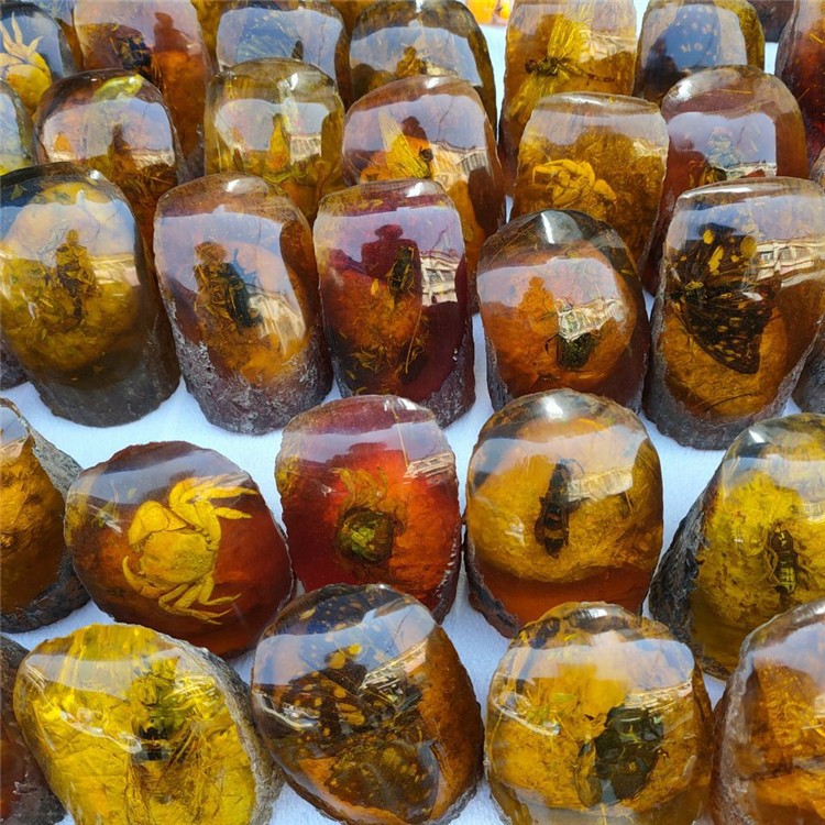 供应古玩工艺品人工琥珀带虫子蝎子知了螃蟹壁虎昆虫标本树桩摆件