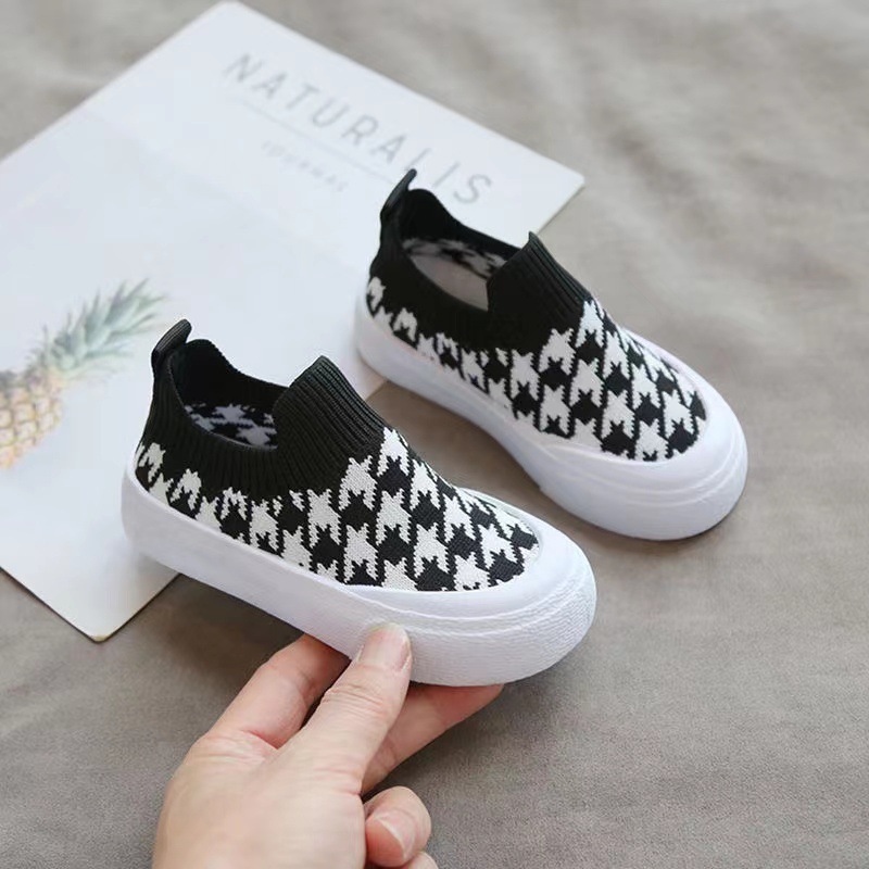 Spring New Children's Shoes Slip-on Flyknit Breathable Kids' Casual Shoes Korean Style All-Match Children's Sneakers Factory Wholesale