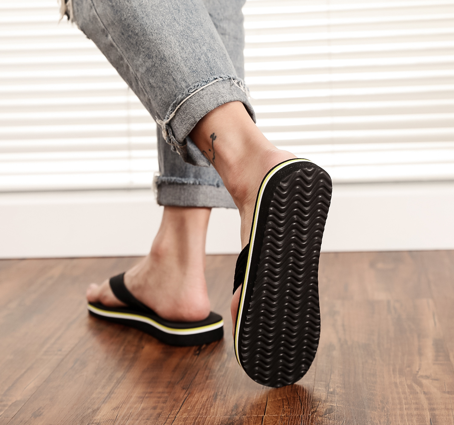 新款人字拖男生夏季韩版拼色沙滩鞋潮流外穿男士拖鞋夹色凉拖