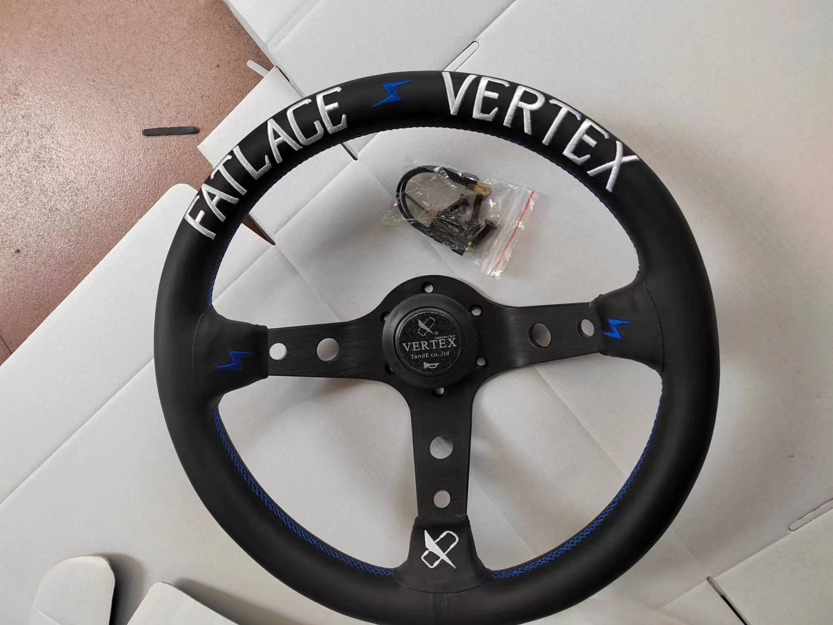 汽车改装方向盘 深蓝闪电款黑线边皮革 13寸vertex刺绣真皮方向盘