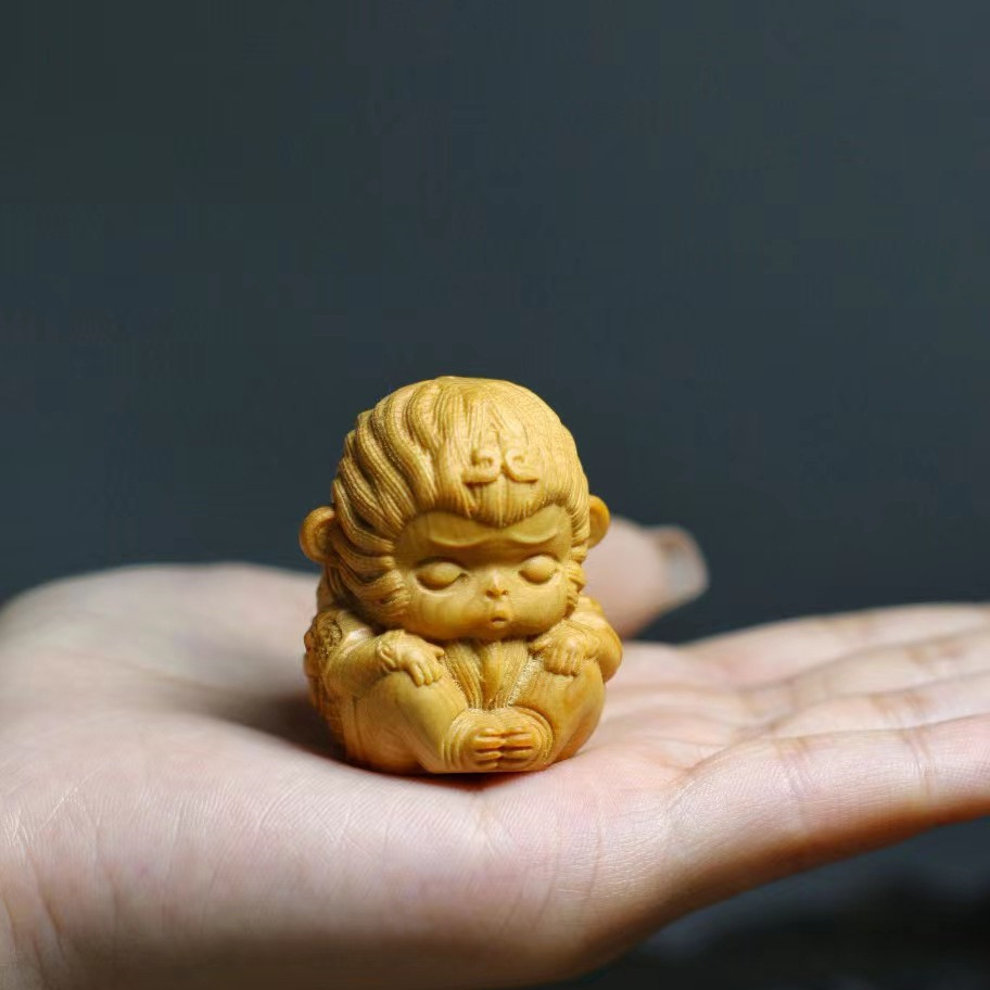 崖柏木雕刻小猴子手把件生肖猴动物钥匙扣挂件抖音网红款工艺品