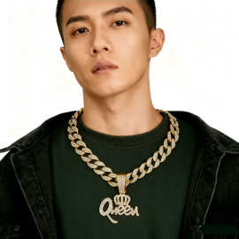 欧美热销嘻哈锌合金皇冠QUEEN字母满钻吊坠气质个性项链首饰批发