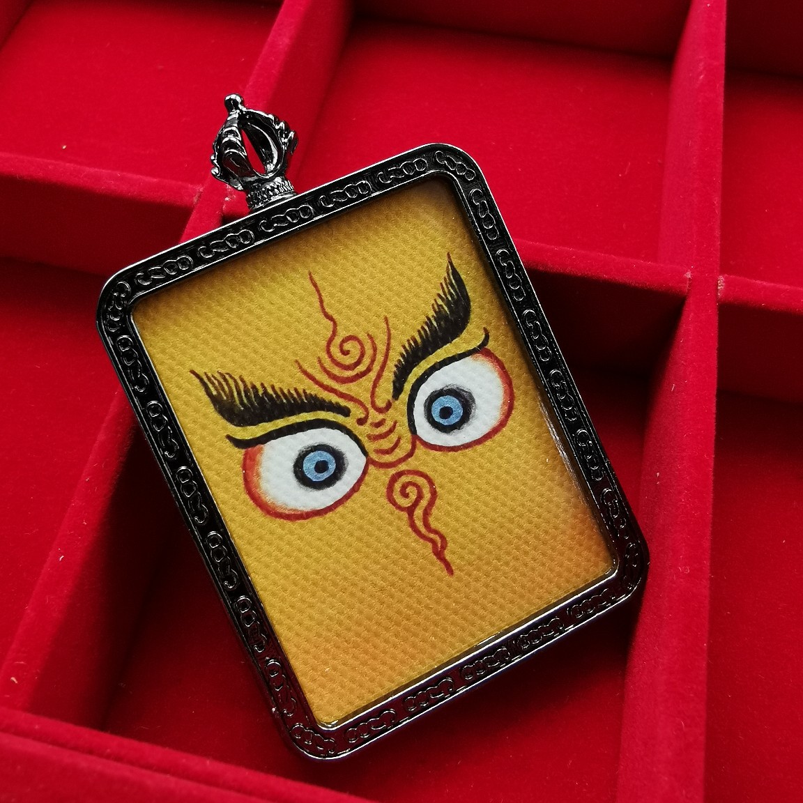 尼泊尔般若法眼黄财神佛眼吊坠枪黑噶乌盒绿度母眼随身小唐卡挂坠