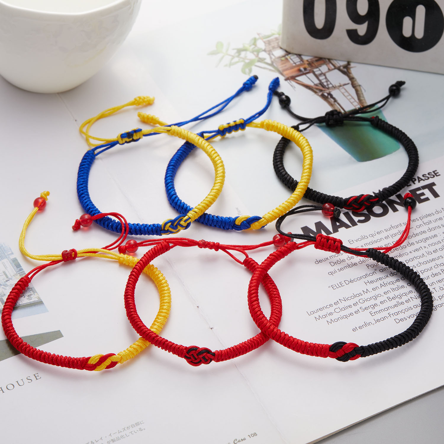 厂家直销新款时尚中国结双钱结同心结乌克兰手工双色编织手链批发