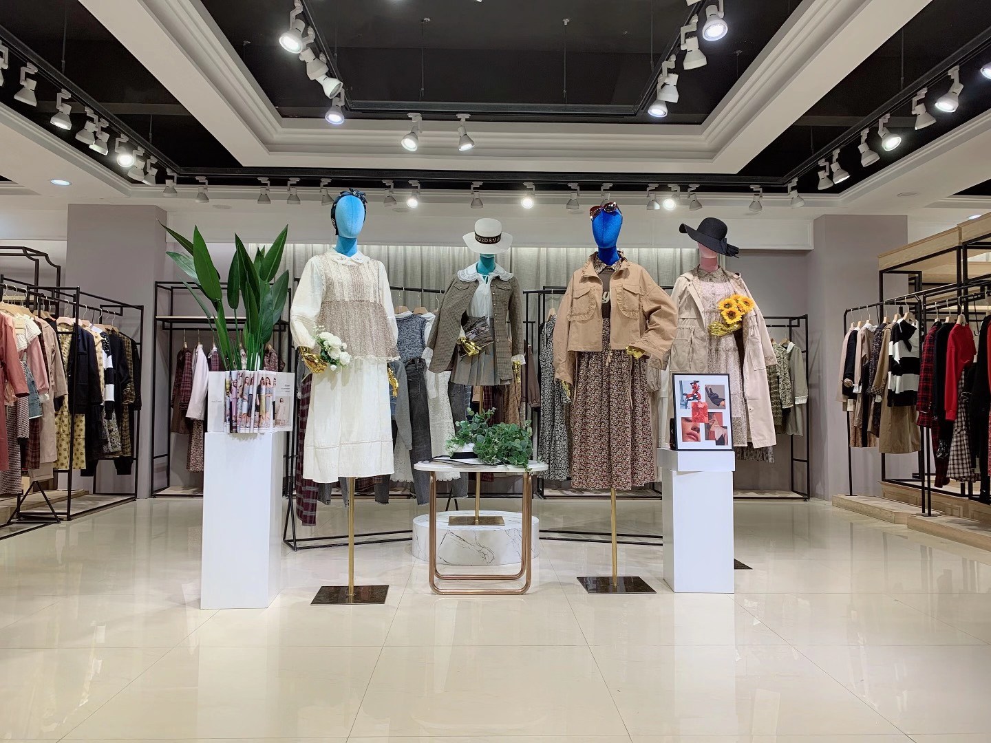 一二线香港品牌 芭依璐2022秋品牌女装折扣实体店进货渠道