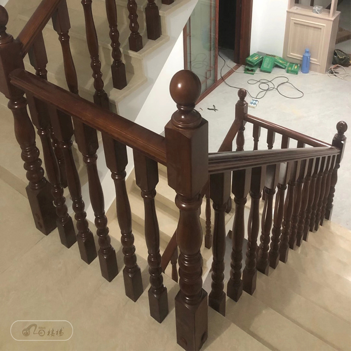 楼梯现货榉木烘干水洗纹烤漆立柱擦色扶手护栏新中式栏杆