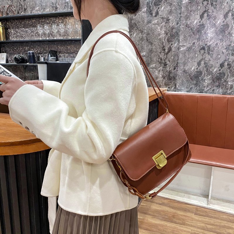 Spring 2021 New Crossbody Bag Retro Shoulder Bag Trendy Fashion Twist Lock Underarm Women's Bag Simple Small Square Bag