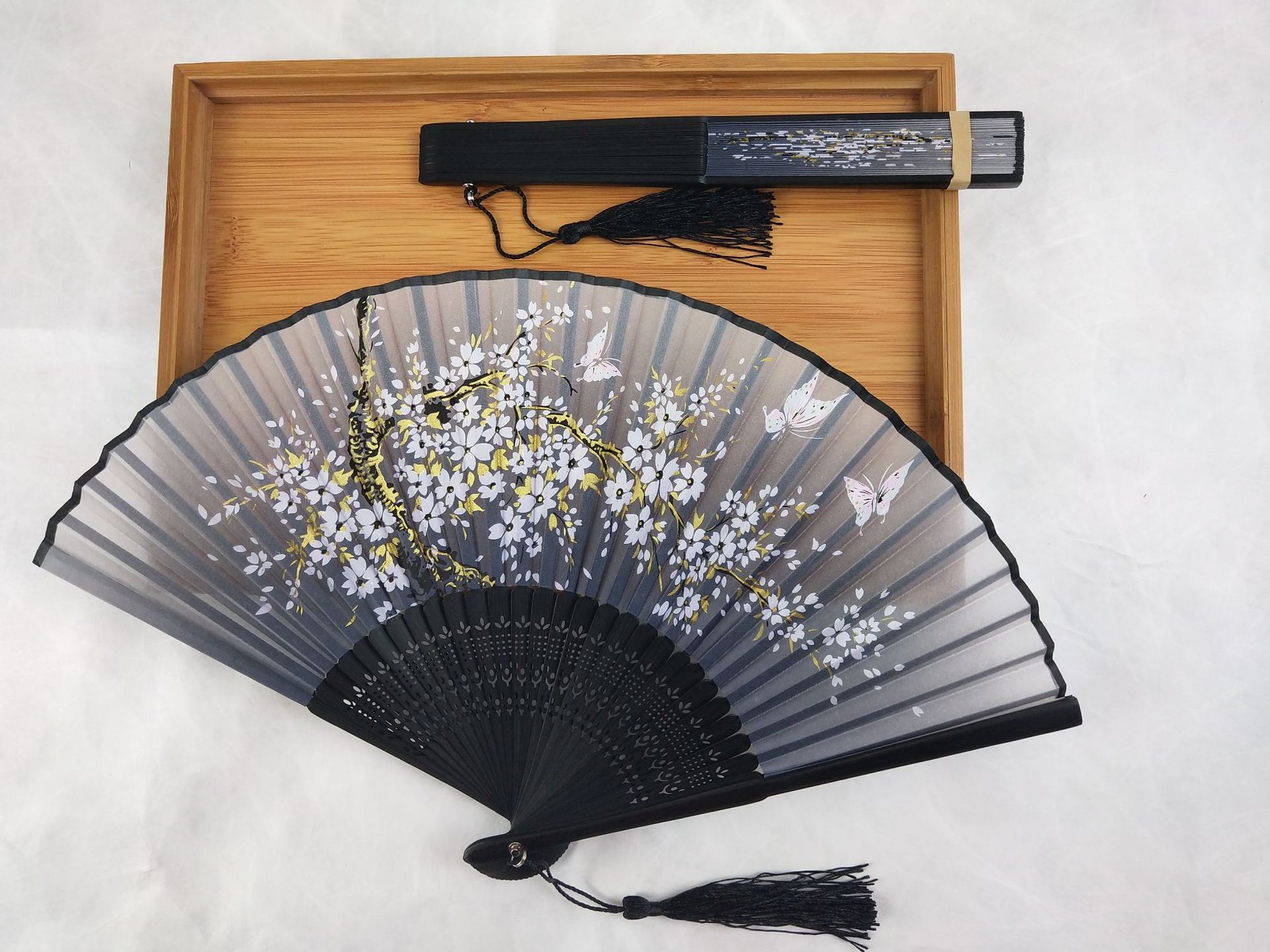 现货 旗袍跳舞中国风折扇绢扇日式工艺礼品扇折叠扇 黑骨黑面龙梅