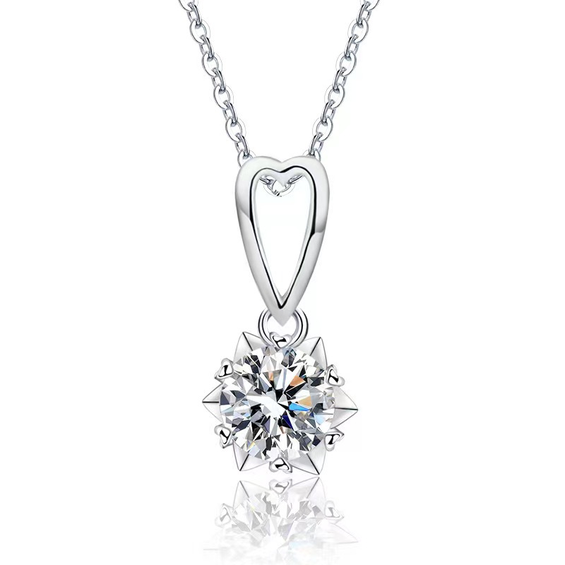 Love Heart Diamond Necklace Women's High-Grade Snowflake Super Flash Pendant Temperament Foreign Trade Silver Jewelry