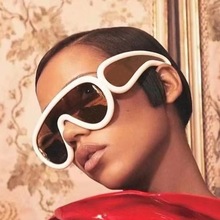 2024新款大框连体太阳镜欧美未来风嘻哈墨镜女户外太阳眼镜跨境