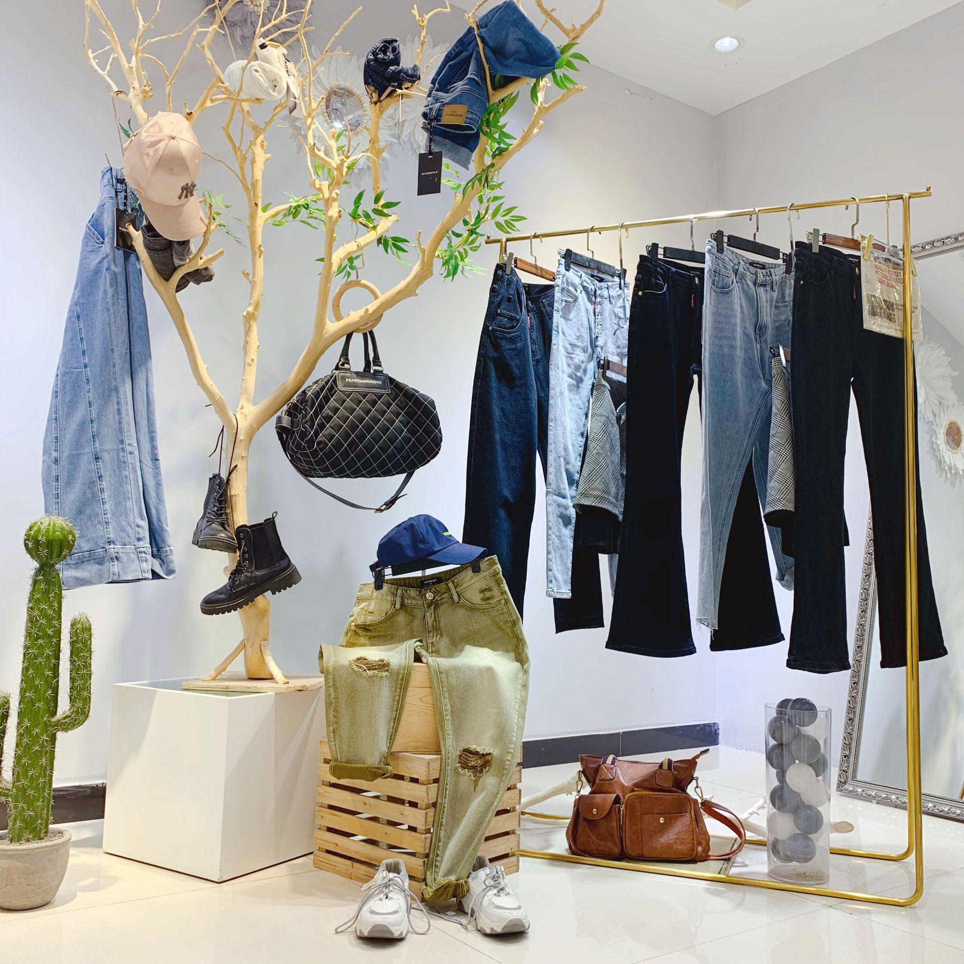 拉夏贝尔亨奴品牌折扣店衣服女装商场专柜撤柜外贸牛仔裤尾单批发