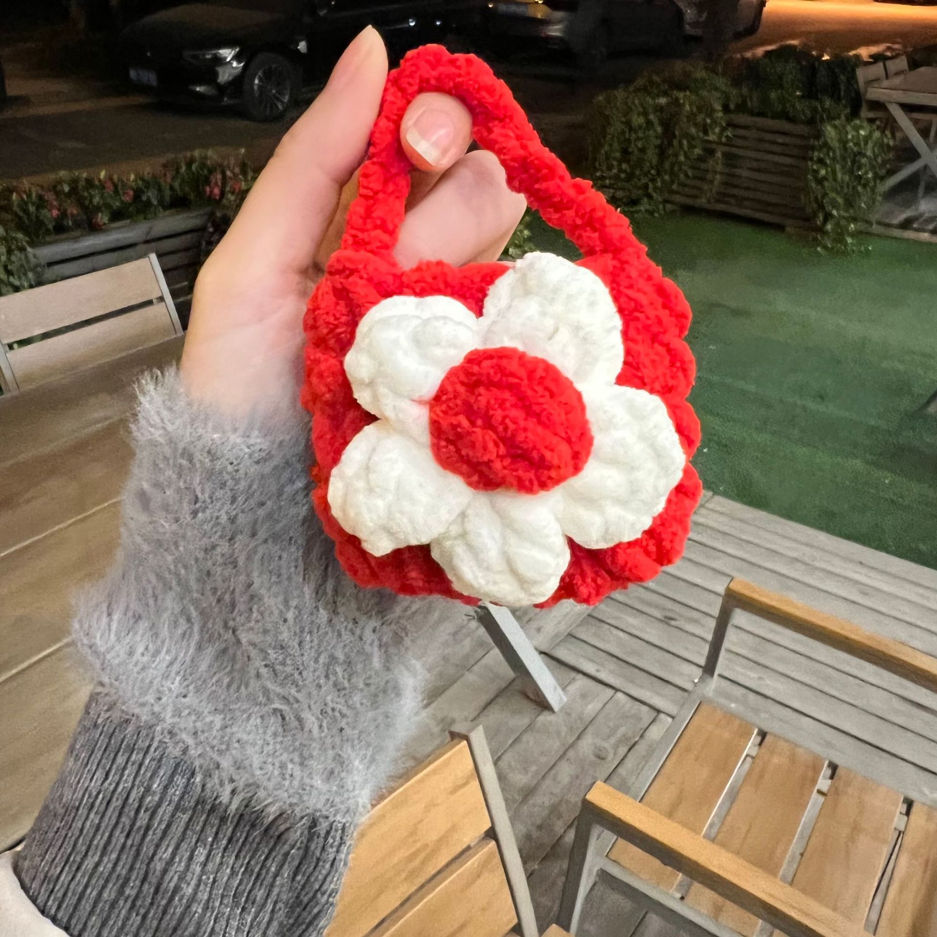 Crocheted Finished Flower Earphone Bag Apple Bluetooth Headset Storage Bag Autumn and Winter Wool Woven Earphone Protective Cover