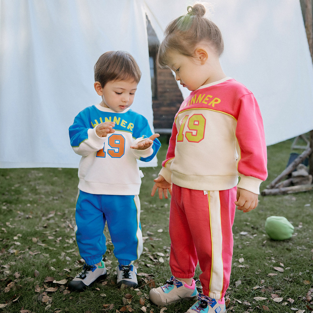 阿米拉童装2024春季新款儿童套装男女童休闲运动撞色卫衣裤套装