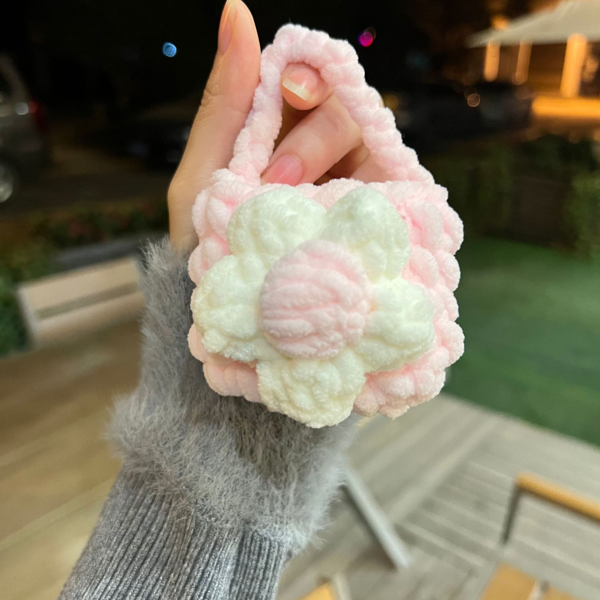 Crocheted Finished Flower Earphone Bag Apple Bluetooth Headset Storage Bag Autumn and Winter Wool Woven Earphone Protective Cover