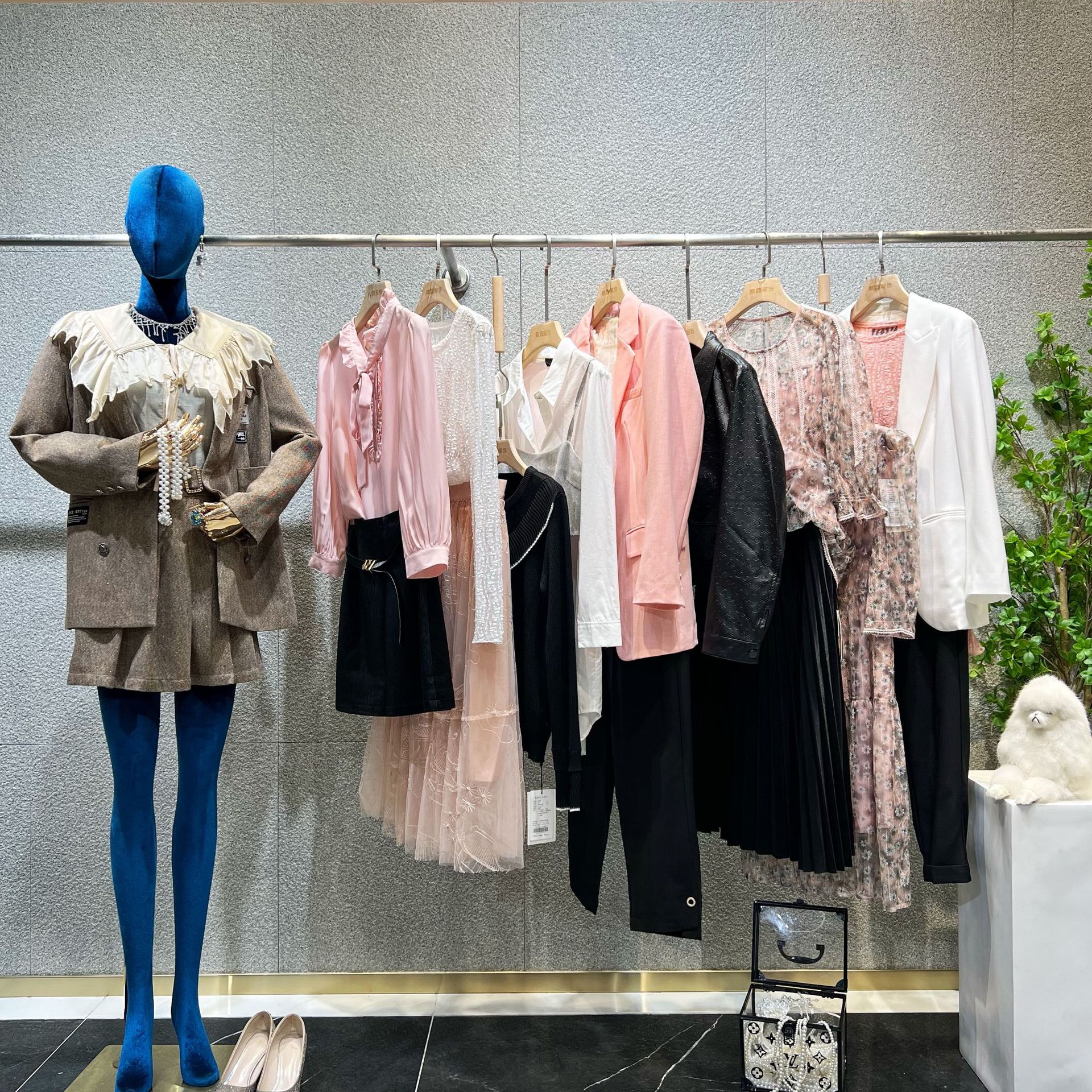撤柜品牌女装朗斯莉22春季最新商场专柜同步折扣批发一手货源批发
