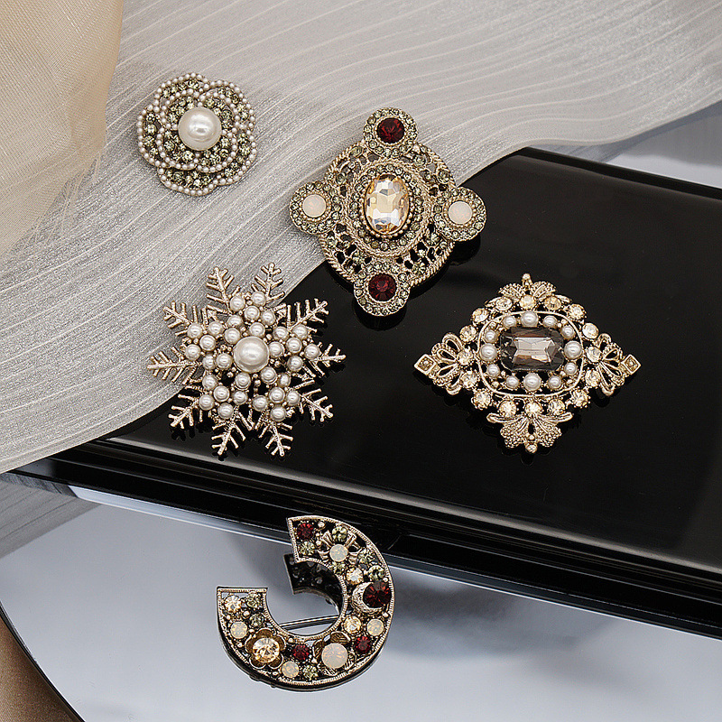British Retro Baroque Court Brooch Middle-Ancient Men's and Women's Suit Micro Rhinestone Pearl Flower Brooch Coat Accessories