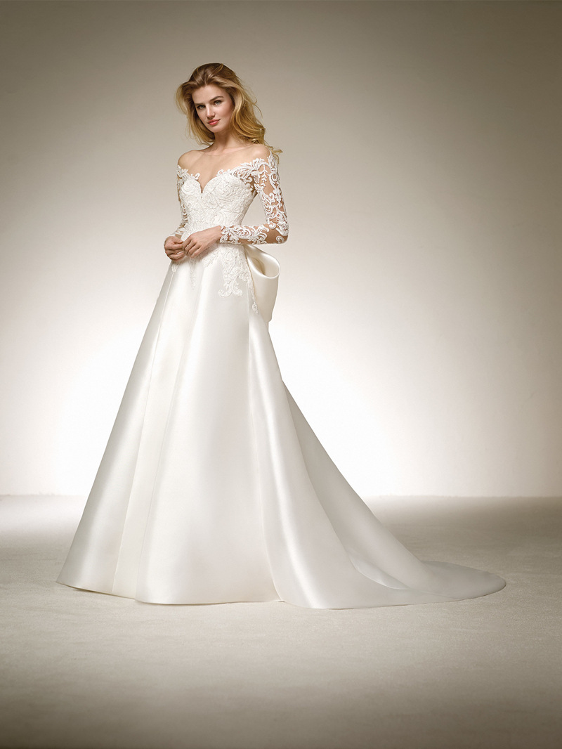 婚纱2021新款一字肩长袖显瘦公主长拖尾蝴蝶结新娘出门婚纱缎面女