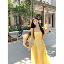 温柔风黄色吊带连衣裙女夏季法式气质收腰显瘦A字裙海边度假长裙