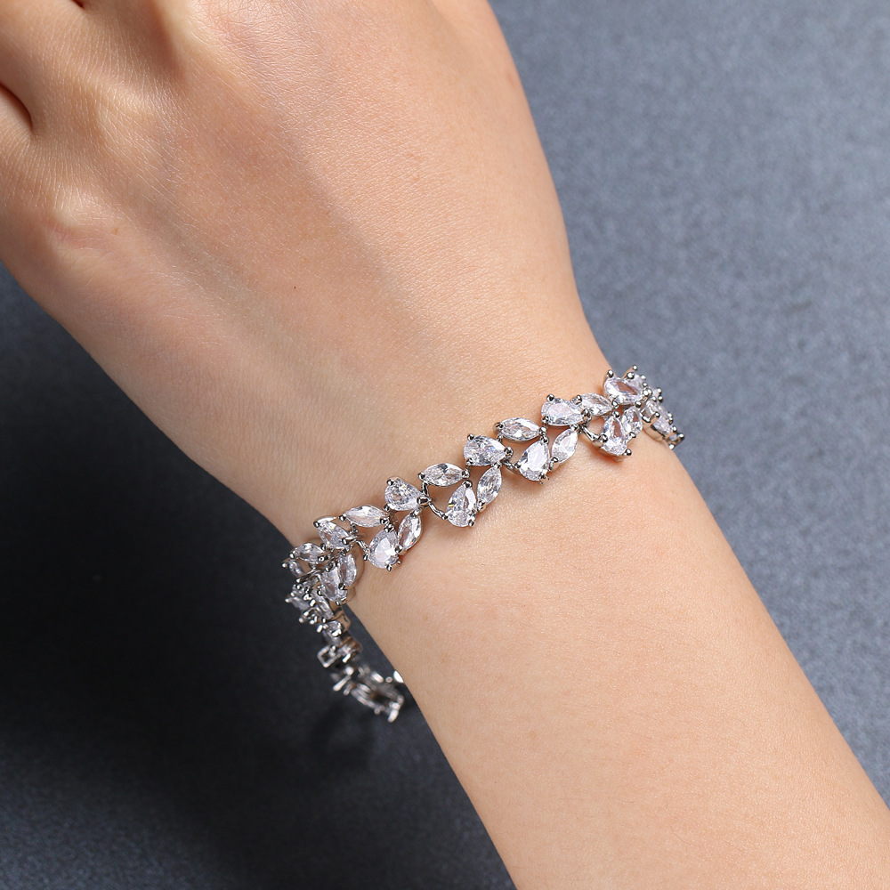 速卖通欧美时尚网红直播款树叶锆石手链女气质街拍厂家批发