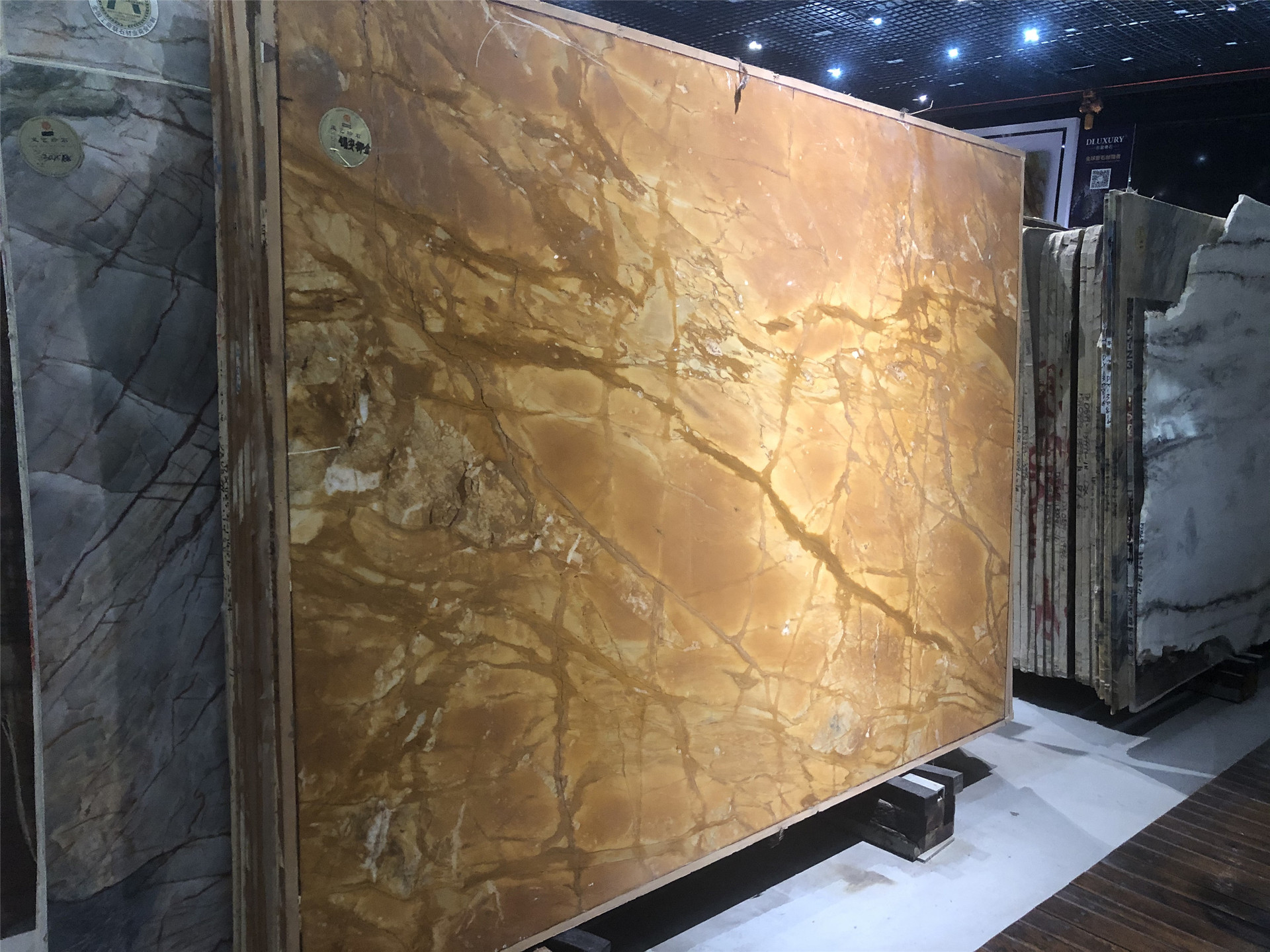 锡耶纳金大理石