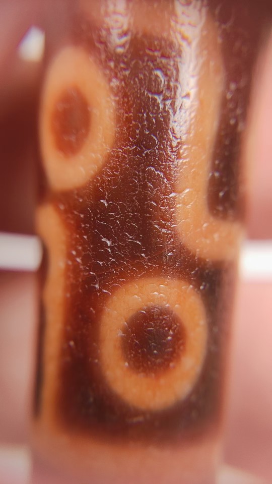 藏区老料朱砂龙鳞纹古法措丝水纹九眼天珠桔皮红肉朱14.6x51.3mma