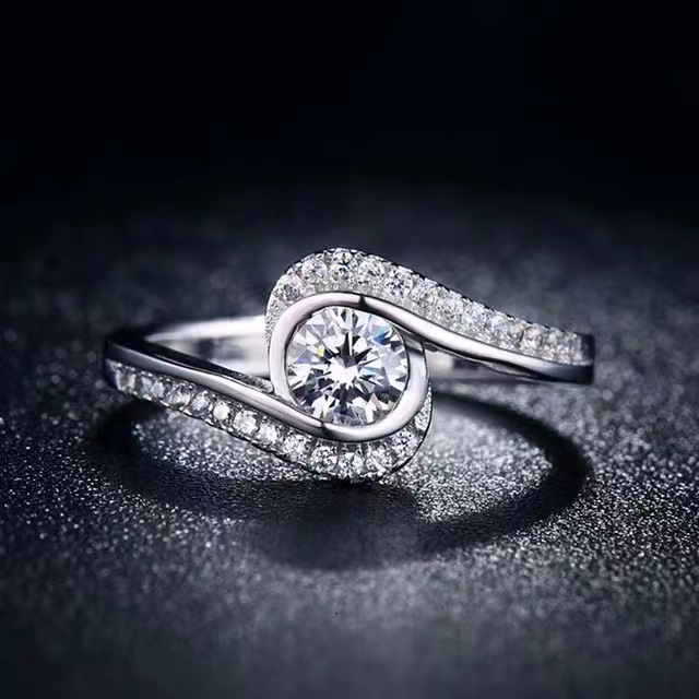 直播热卖简约扭臂戒指女欧美超闪1克拉八心八箭锆石订婚求婚指环