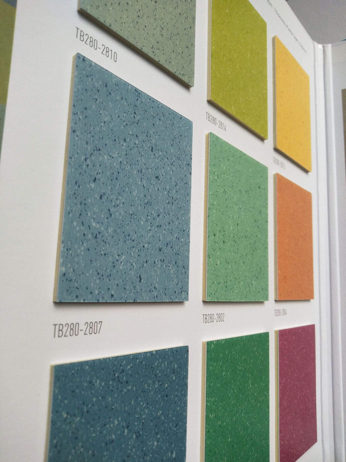 工厂直销 pvc塑胶地板密实底耐压耐磨学校医院养老院卷材石纹地胶