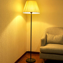 落地灯客厅卧室床头灯现代创意温馨装饰LED遥控沙发喂奶落地琳艺