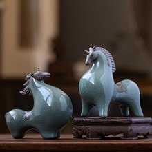 新中式哥窑小唐马摆件陶瓷动物招财创意家居客厅茶道桌面装饰品