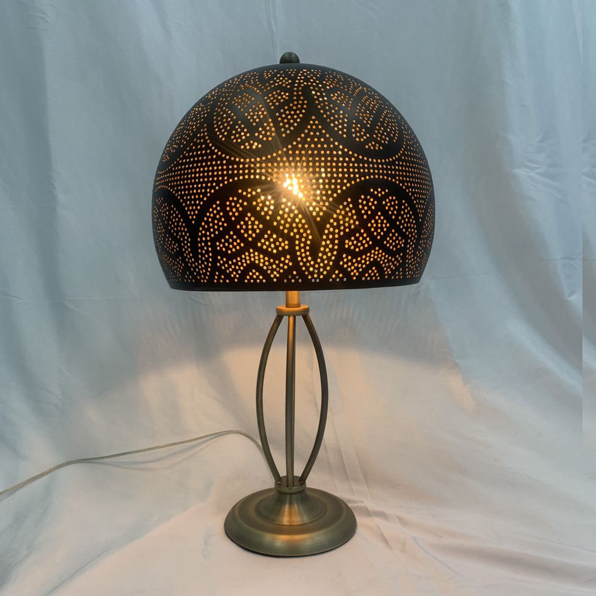 美式轻奢创意镂空铁灯罩台灯/软装设计/别墅/酒店样板房卧室台灯