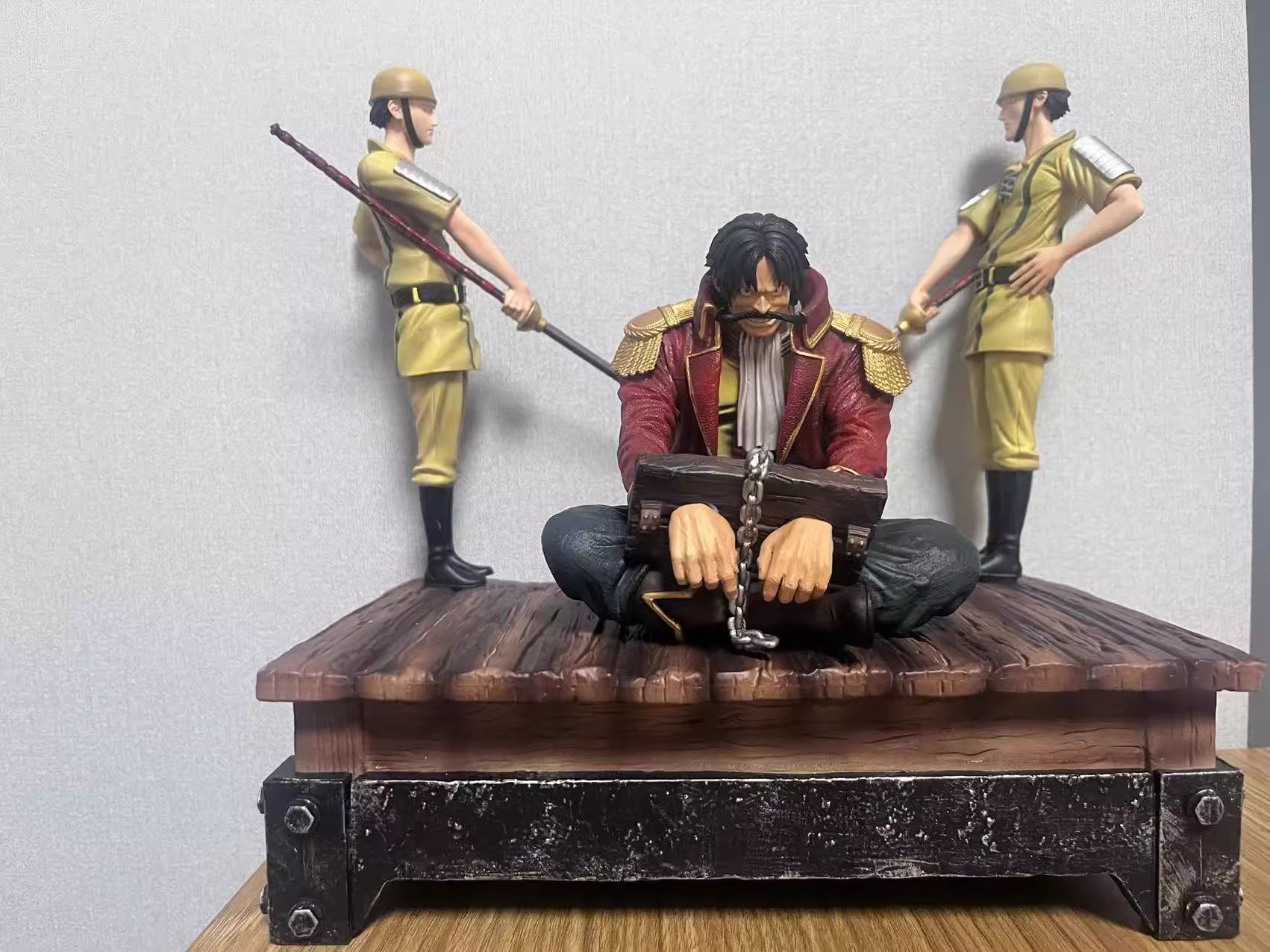 海贼王 士兵处刑台罗杰 坐姿手铐罗杰 哥尔d罗杰 手办摆件桌面摆