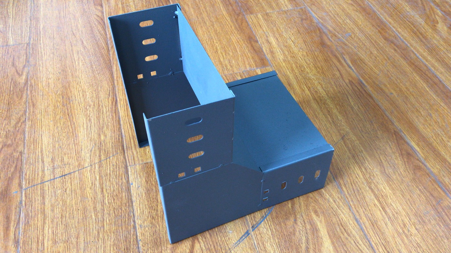 厂家供应桥架水平弯头水平下弯头水平三通水平四通各种规格订制