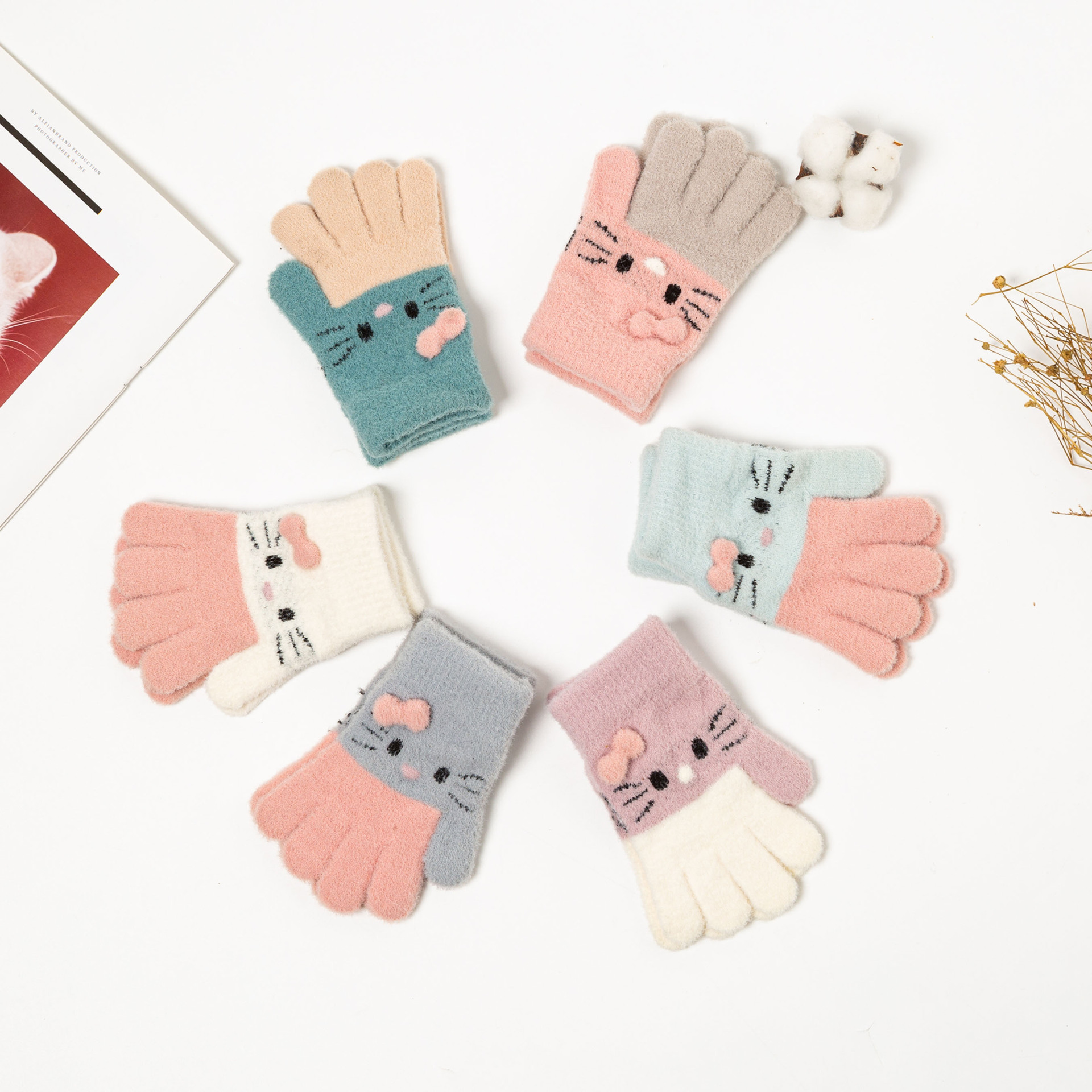 厂家直销小孩保暖手套可爱卡通猫咪图案仿貂毛线针织五指手套批发