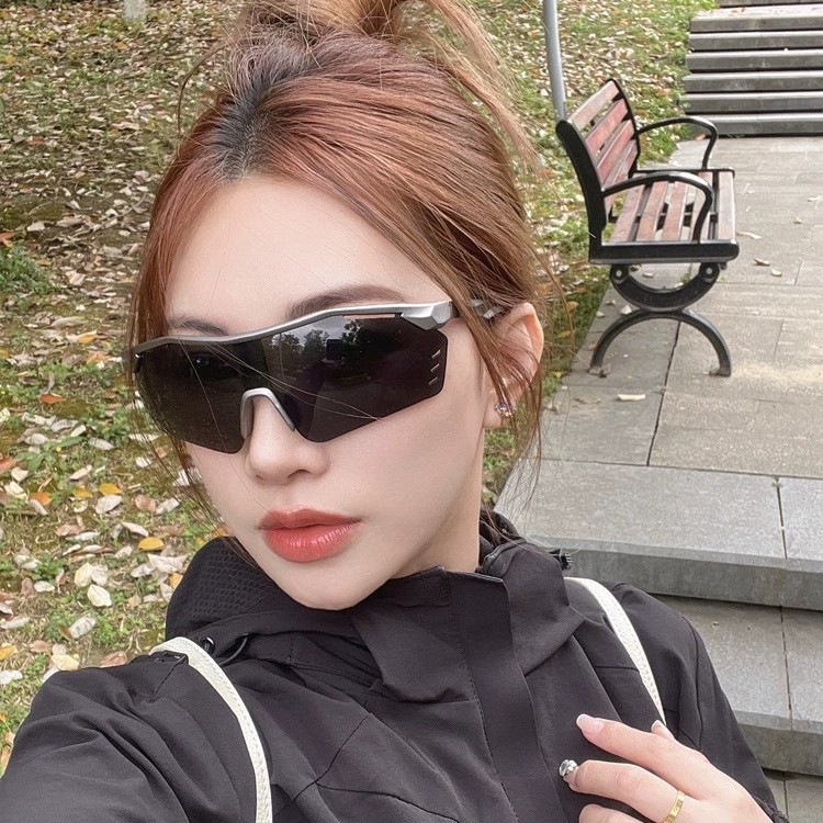 新款跨境男女款高级感防风眼镜运动骑行太阳镜防紫外线登山护目镜