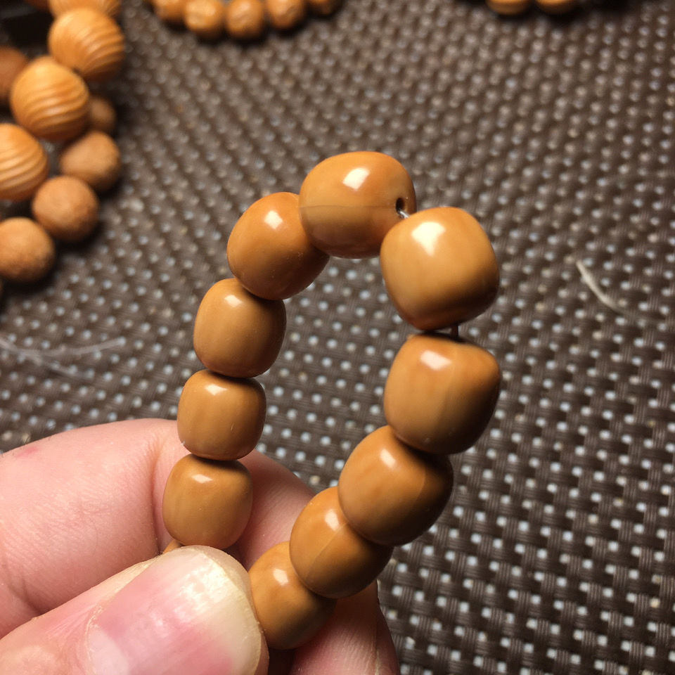 精选水晶核猴头核桃雕刻老型手串