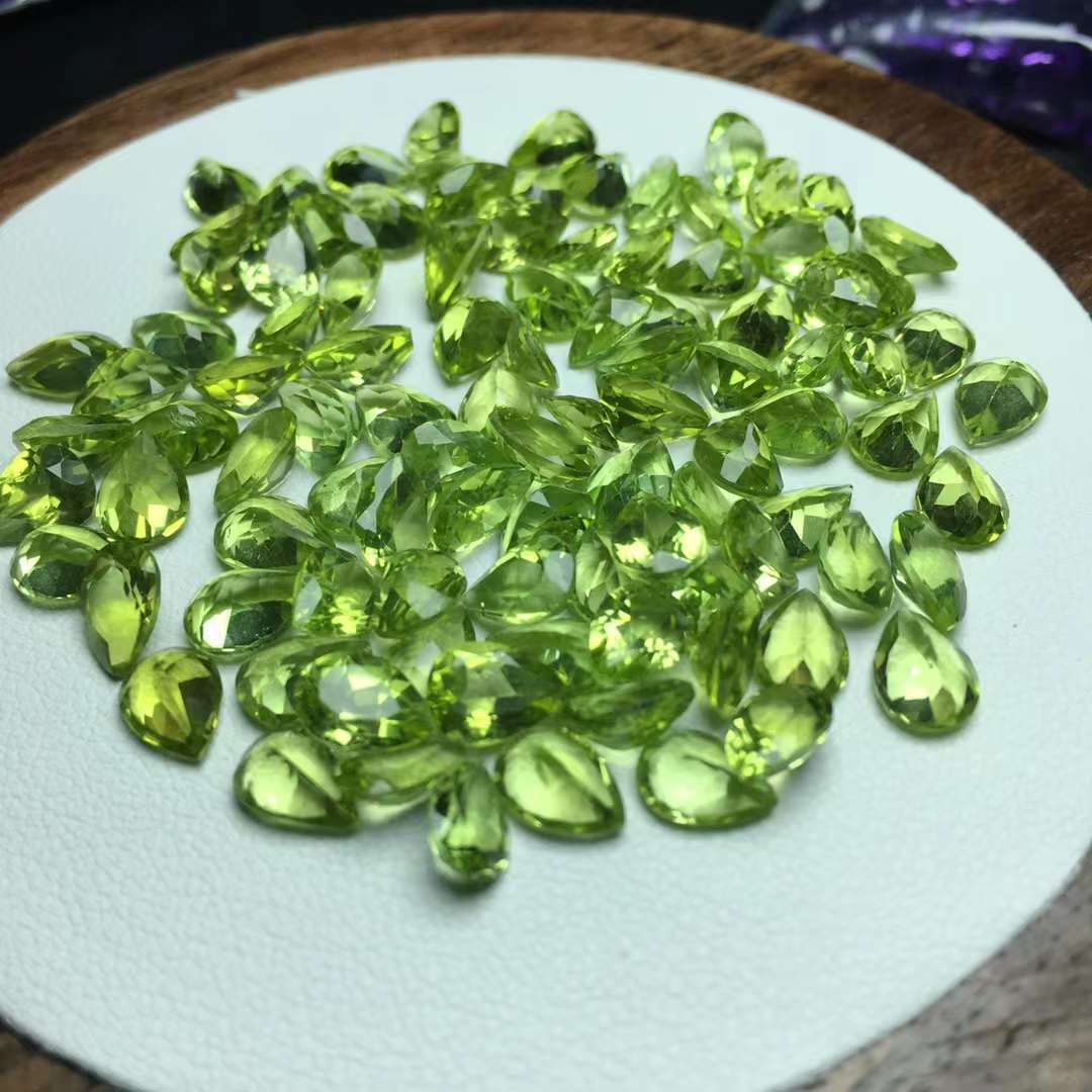 天然橄榄石刻面水滴橄榄绿裸石可diy配饰晶体通透吊坠可跨境批