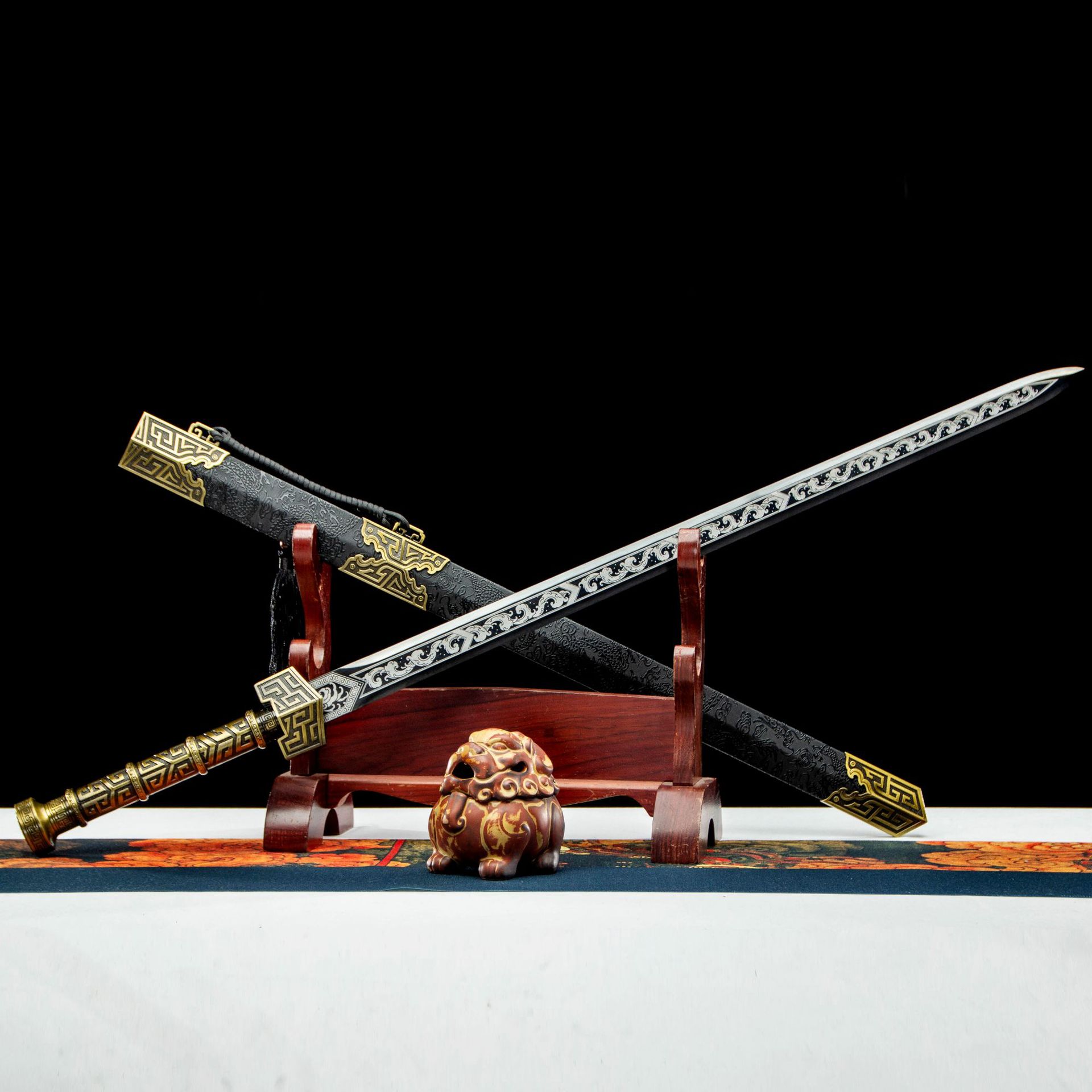 longquan city sword self-defense integrated spring and autumn wooden sword qin king sabre film and television high manganese steel hard sword collection not open blade
