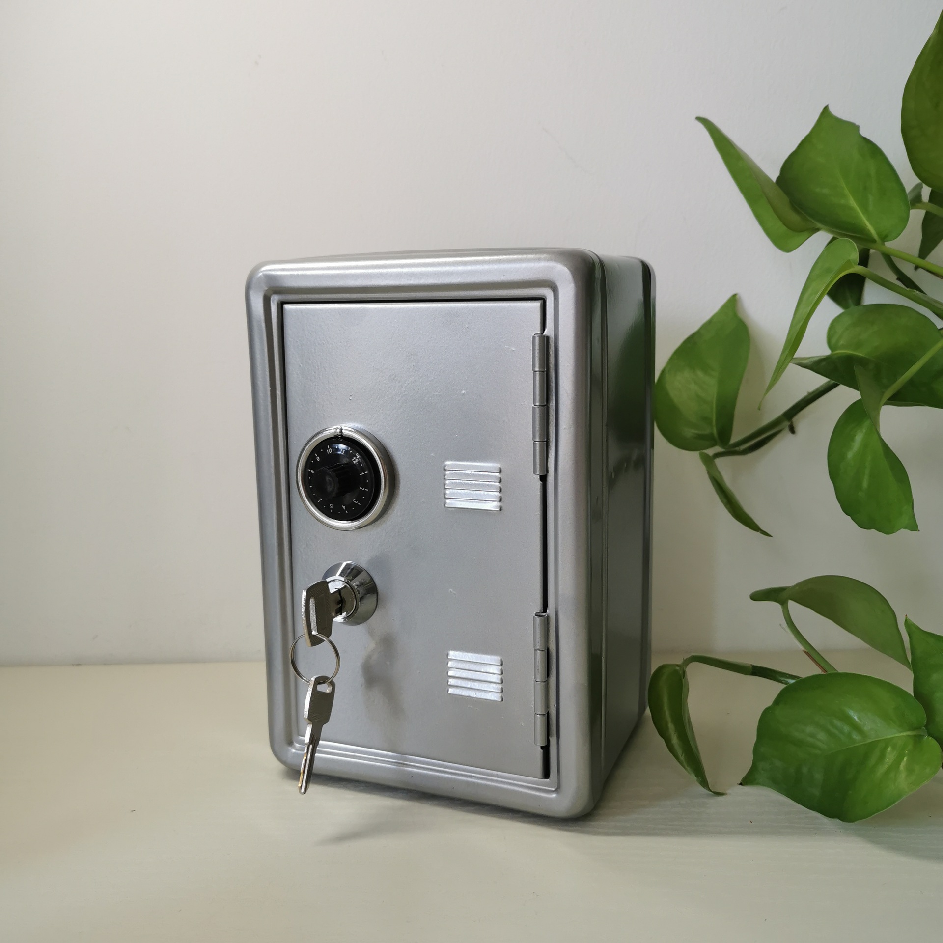 Children's Vertical Mini Saving Box Creative Metal Safe Box with Lock Household Piggy Bank Storage Box