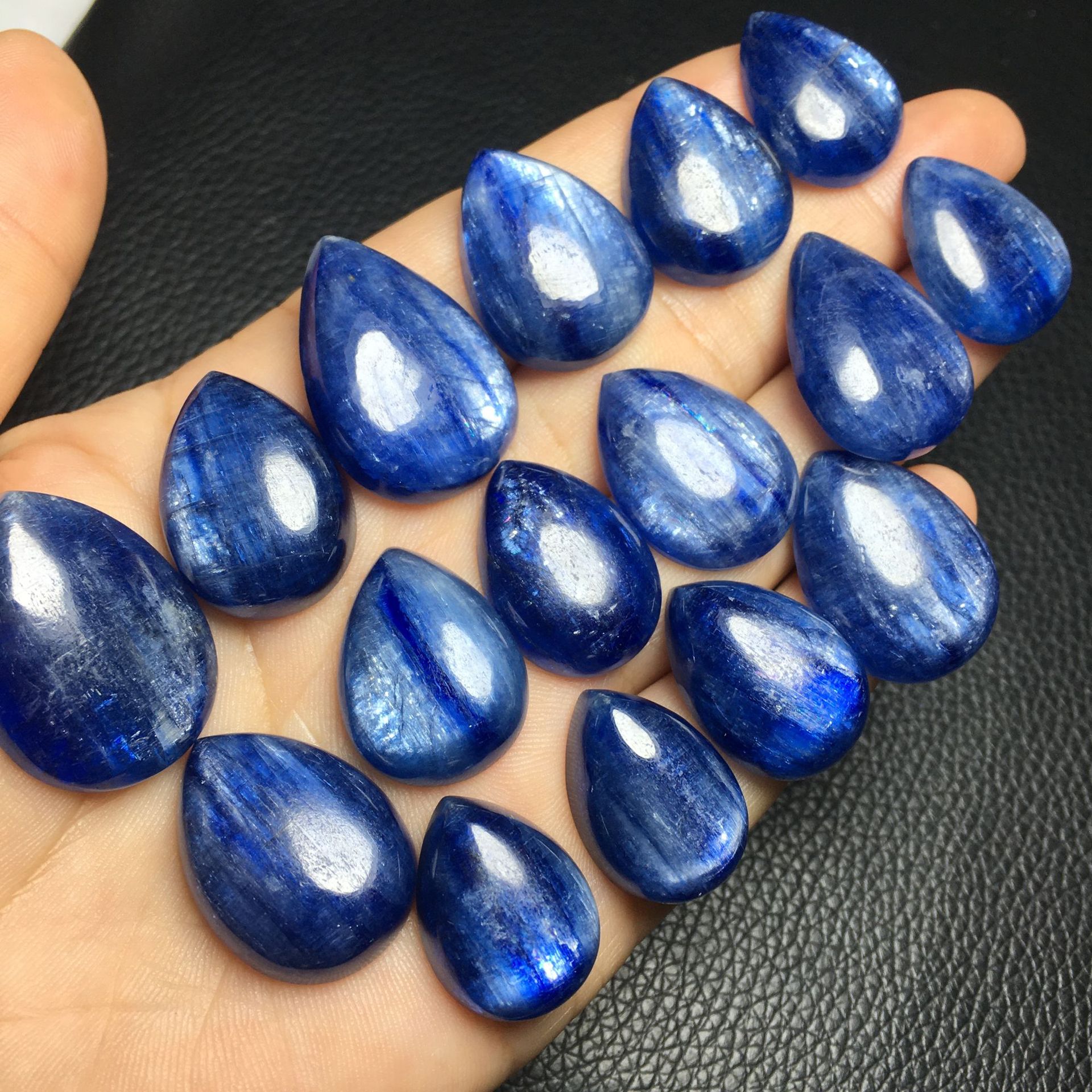 天然蓝晶石无孔水滴裸石 可镶嵌吊坠时尚百搭水晶女吊坠可跨境