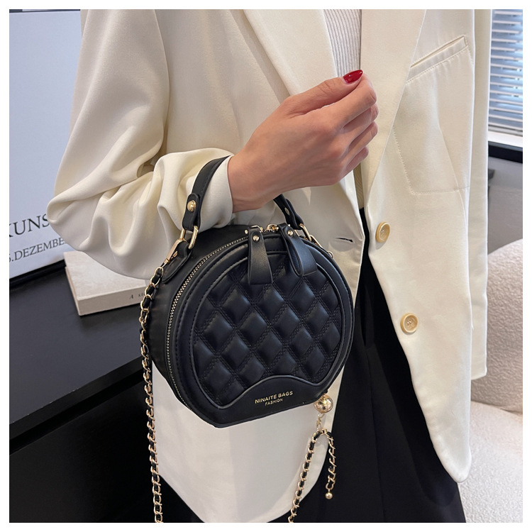 新款链条小圆饼女包包气质潮流街头时尚休闲菱格手提单肩斜挎女包