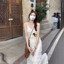 法式小众温柔风蕾丝吊带连衣裙女夏季设计感气质收腰裙子海边长裙