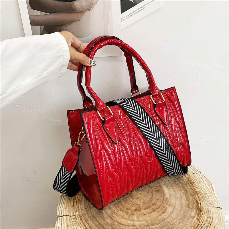 Trendy Small Bags Women's 2021 Summer Popular New Fashion Shoulder Handbag Casual Wide Shoulder Straps Messenger Bag