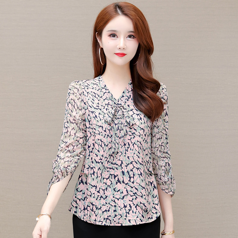 粉色印花小衫秋季新款长袖衫时尚女装短款休闲打底衫上衣女