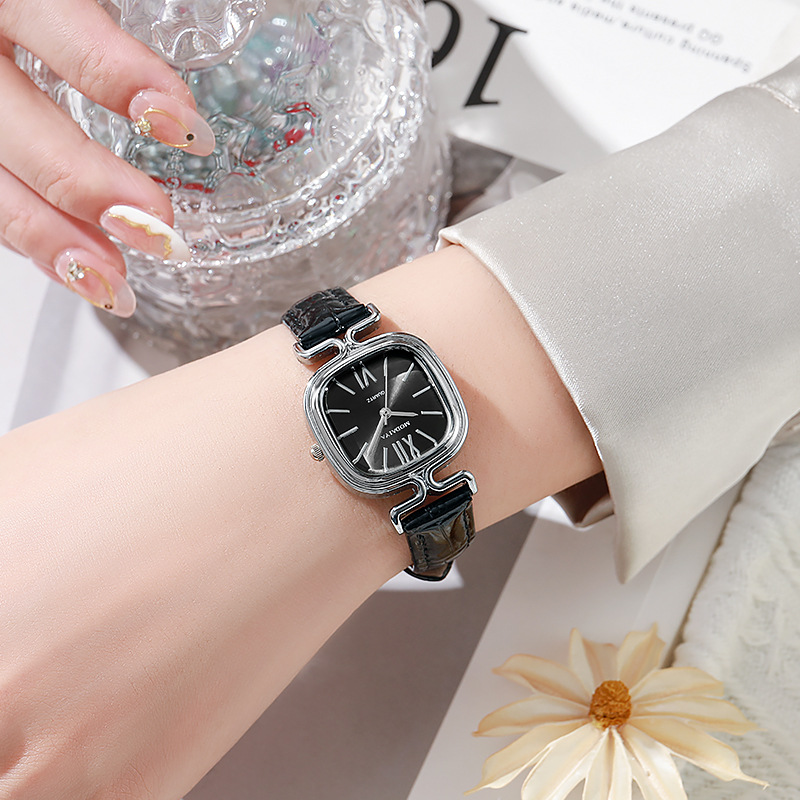 Tik Tok Live Stream Trendy Hot Square Scale Small Dial Square Sugar Quartz Women's Watch Versatile Fashion Watch Ladies