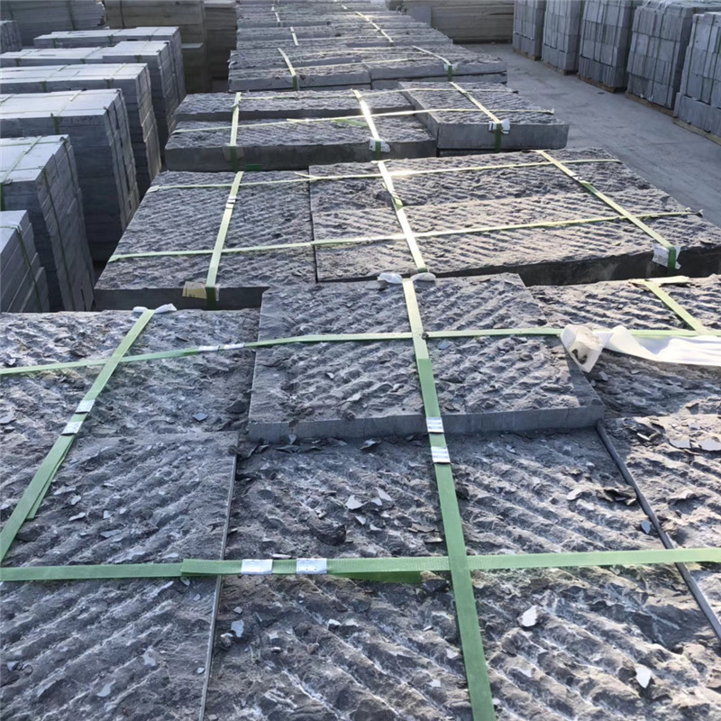 剁斧面菠萝面青石板 人工錾道面青石板 山东青石仿古青石板
