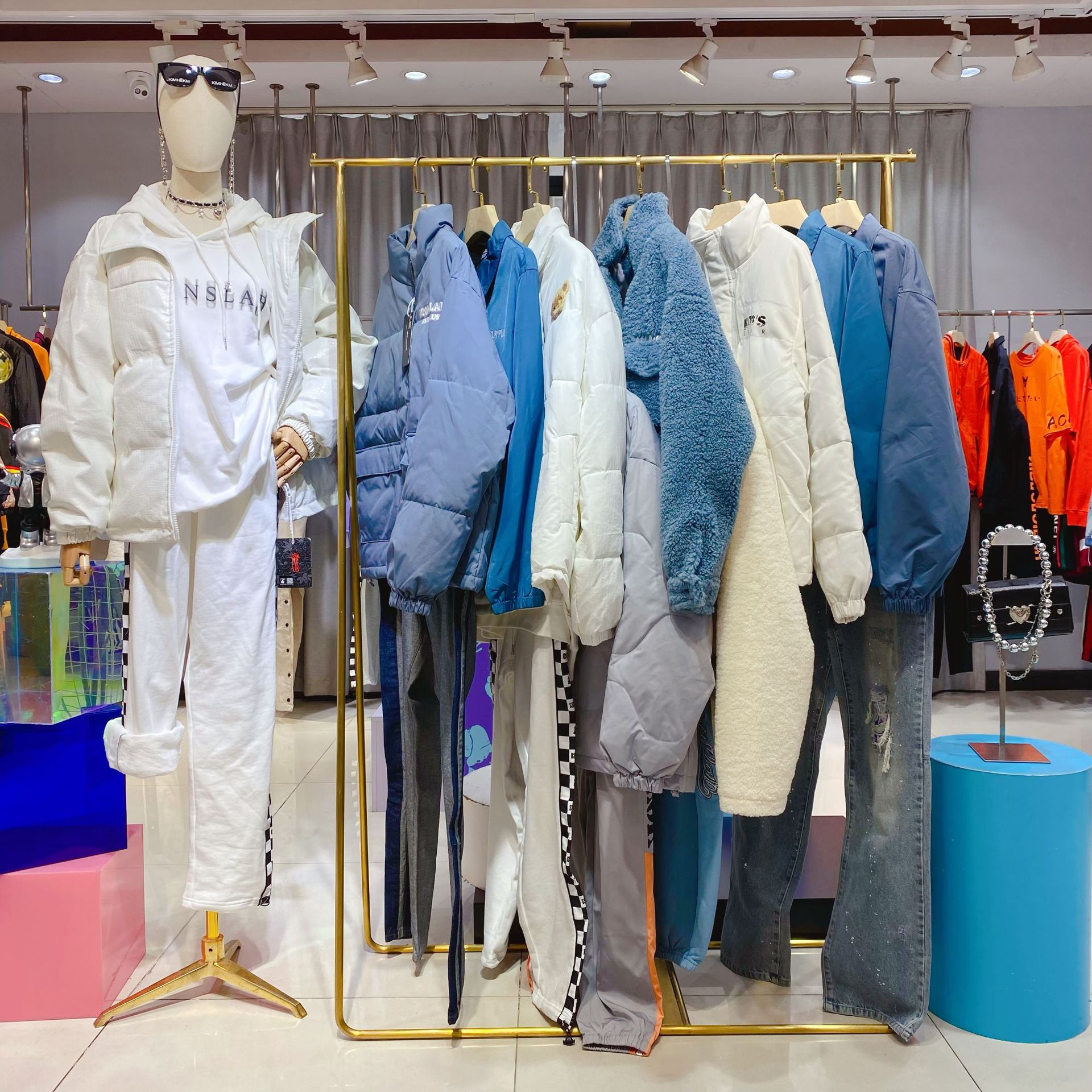 品牌女装折扣店批发尾货直播货源广州十三行尾单衣服专柜撤柜冬装