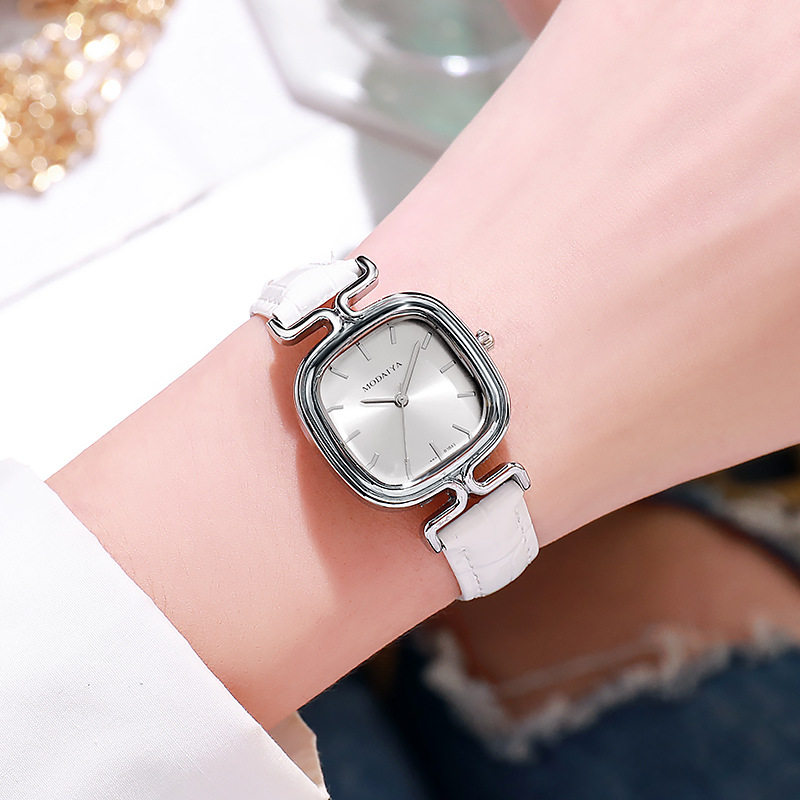 Tik Tok Live Stream New Square Simple Graceful and Fashionable Dial Women's Quartz Watch Retro Square Dial Watch Women