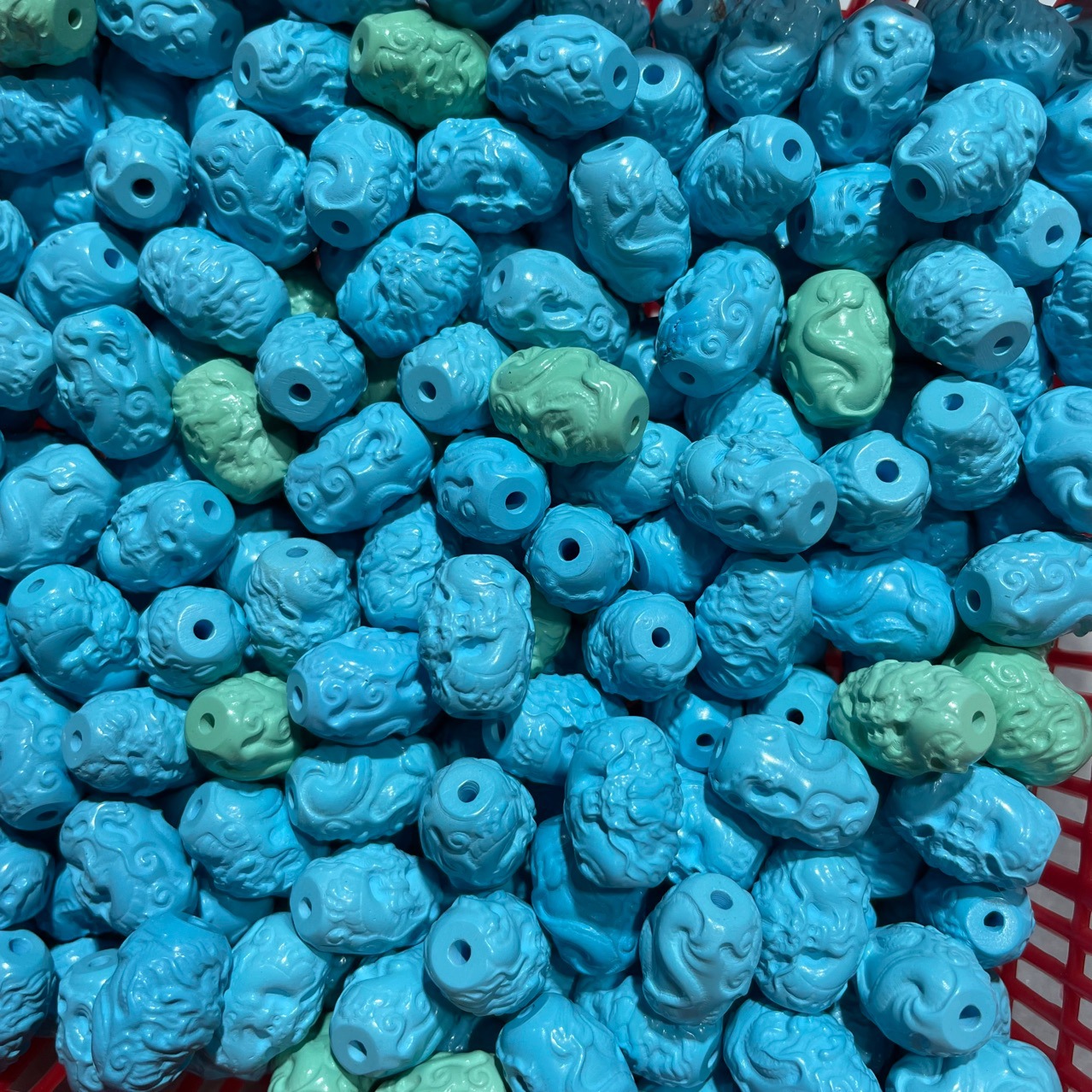 菱镁矿文玩绿松石盘玩变色diy散珠批发高瓷绿蓝料精雕龙顶桶珠
